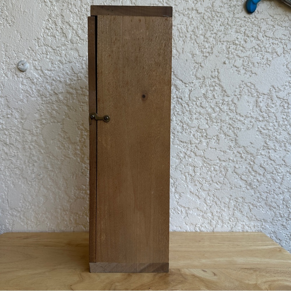 Jack Daniels 1994 Barrel House 1 Batch
B-002 Bottle With Wood Box w/ Hang
Tag - Picture 6 of 6